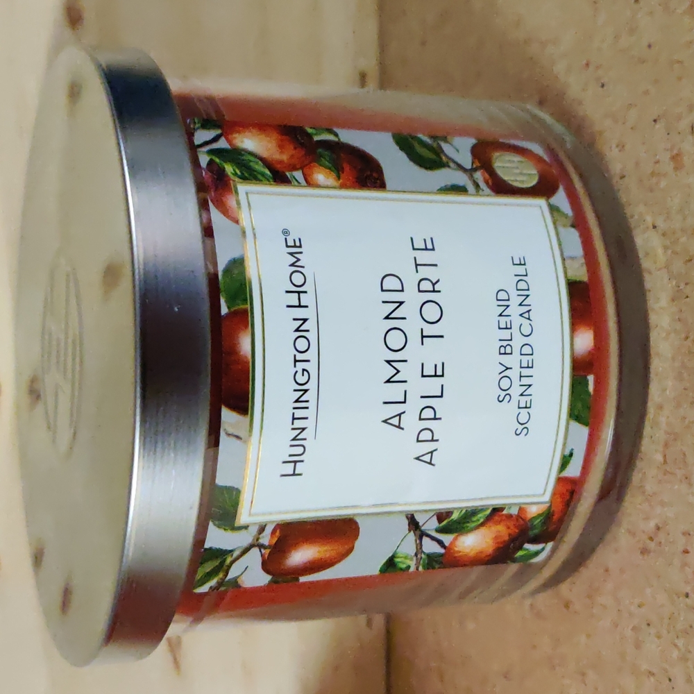 Huntington Home Almond Apple Torte 14oz 3 Wick Soy Blend Candle